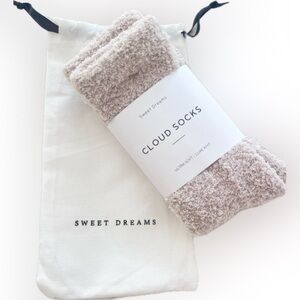 NWT Cloud Socks Ultra-Luxe Warm Fuzzy Super Soft‎ Luxurious FabricTan Grippers